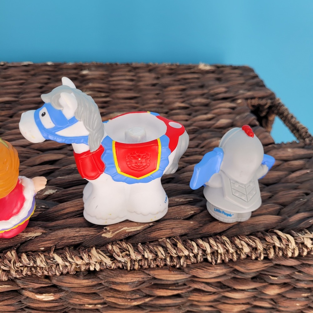 VintageFisher-Price Little People Royal Kingdom Toddler Playset Figure Furniture - Picture 7 of 8